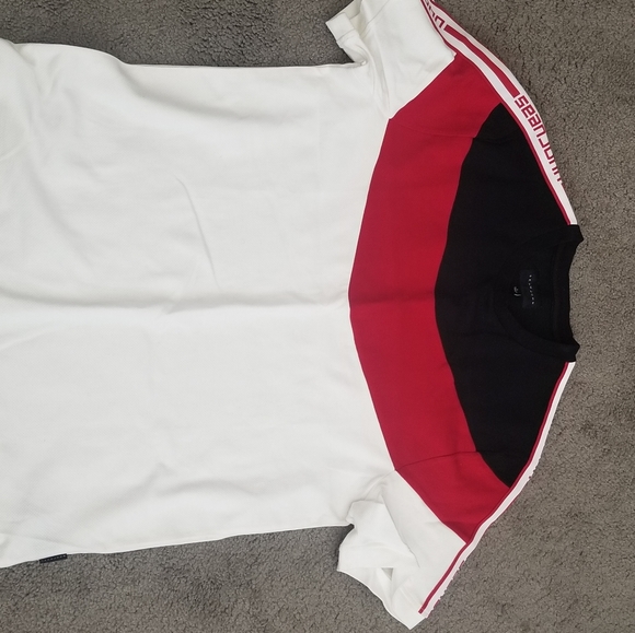 Sean John T-shirt